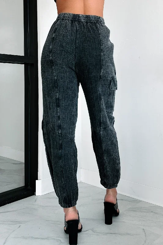 comfy-culture-crinkle-gauze-cargo-pants-black