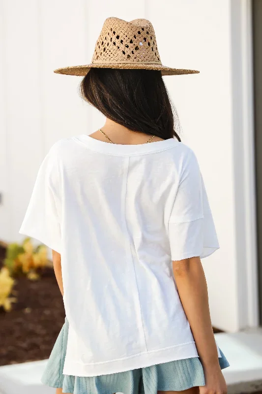 nicole-white-v-neck-tee-du-deal