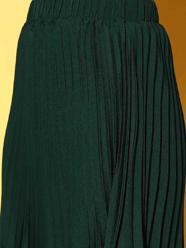 sk3537gr-berrylush-women-solid-green-elastic-waist-accordion-pleat-slip-on-flared-mini-skirt