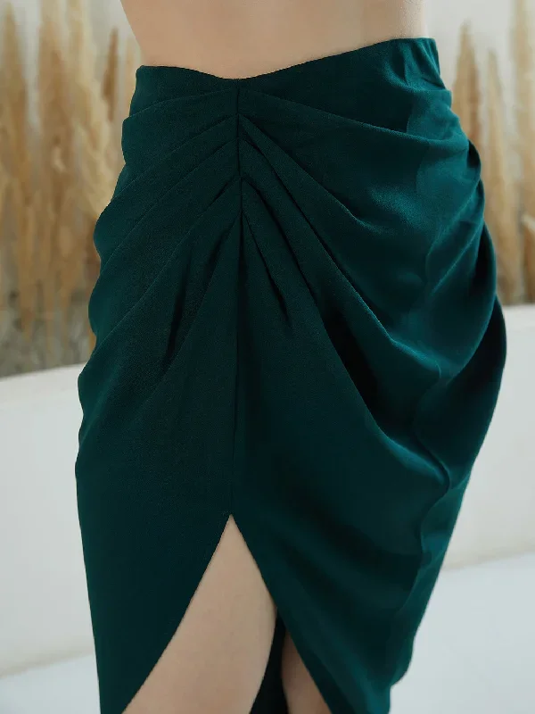 sk4769gr-berrylush-women-solid-green-high-rise-waist-slip-on-tulip-hem-pleated-pencil-midi-skirt